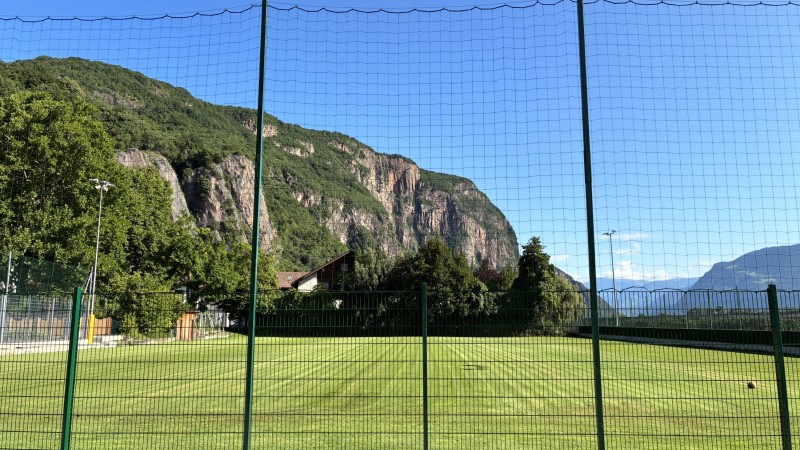 Umzäunung Fußballplatz Fachschule Laimburg