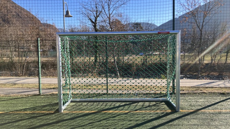 Porte da calcio in alluminio con reti antivandalici a Bolzano