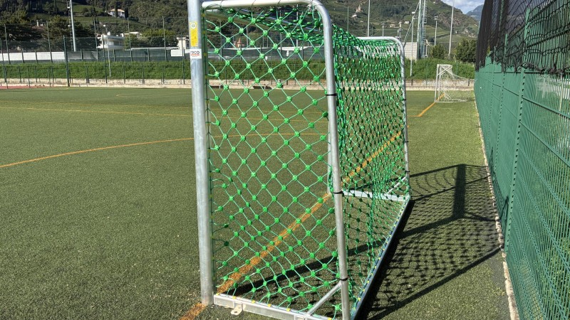 Porte da calcio in alluminio con reti antivandalici a Bolzano