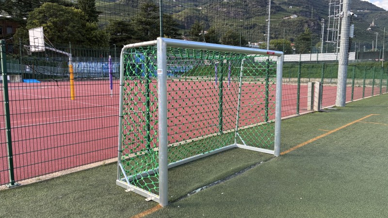 Porte da calcio in alluminio con reti antivandalici a Bolzano