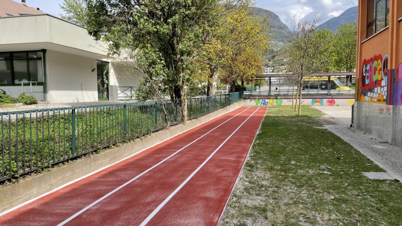 Artificial grass running track + long jump crate at the middle school of Neumarkt