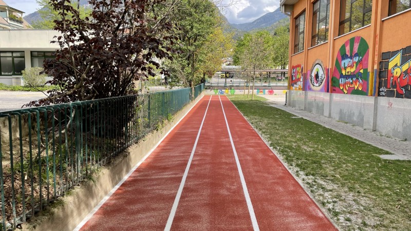 Artificial grass running track + long jump crate at the middle school of Neumarkt