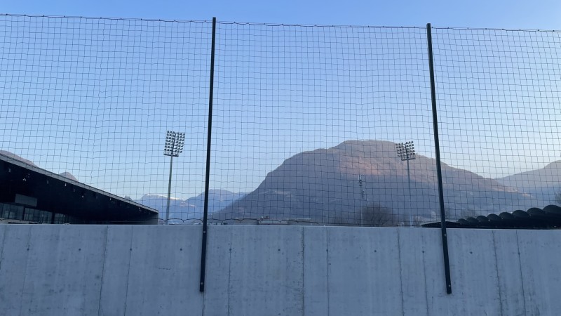 Ballfangnetz im Drusus-Stadion Bozen