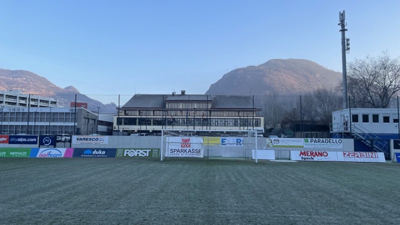 Ballfangnetz im Drusus-Stadion Bozen