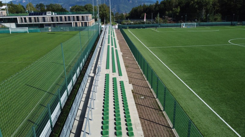 Sedili per tribuna (Zona sportiva Maso Ronco)