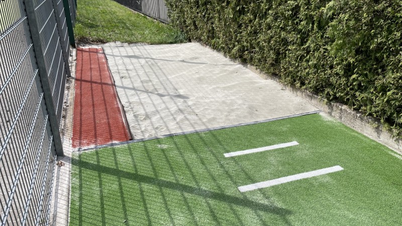 Artificial grass running track + long jump crate at the middle school of Neumarkt