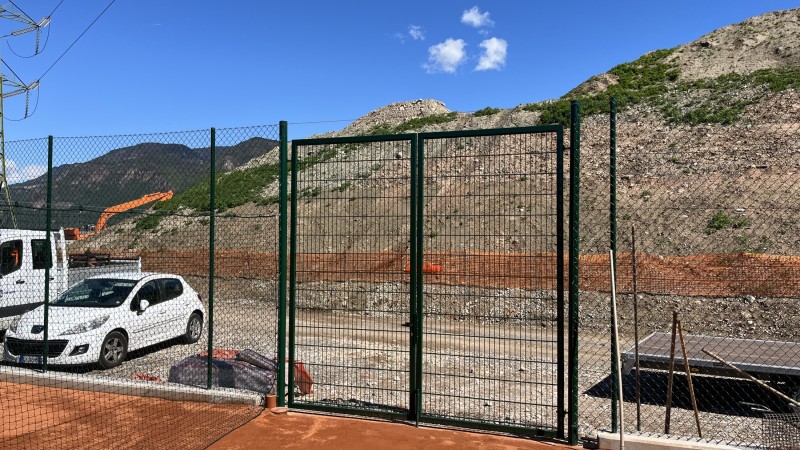 Tennisplätze mit Umzäunung in Sigmundskron