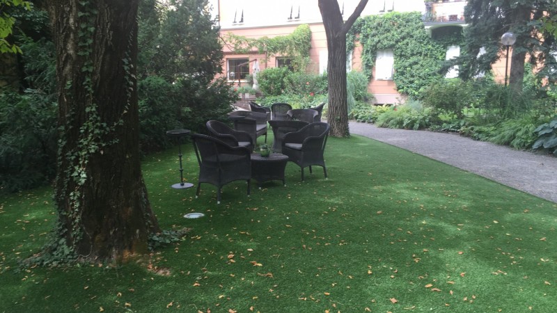 Fornitura e posa erba decorativa al  Hotel Luna Bolzano **** (BZ)