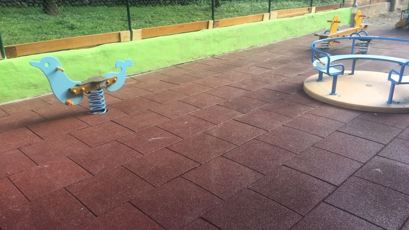 Pavimento antitrauma Istituto Marcelline Bolzano (BZ)