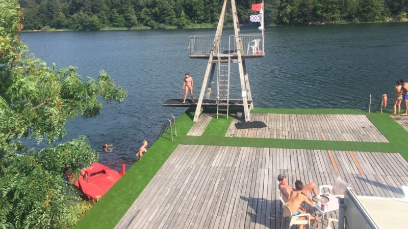 Fornitura e posa di erba decorativa al Lago di Monticolo (BZ)