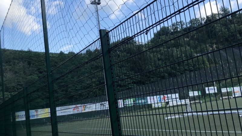 Recinzione a panelli elettrosaldati e rete parapalloni campo da calcio San Paolo (BZ)