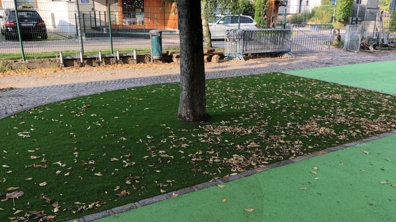 Fornitura e posa erba sintetica alla scuola materna di Caldaro (BZ)