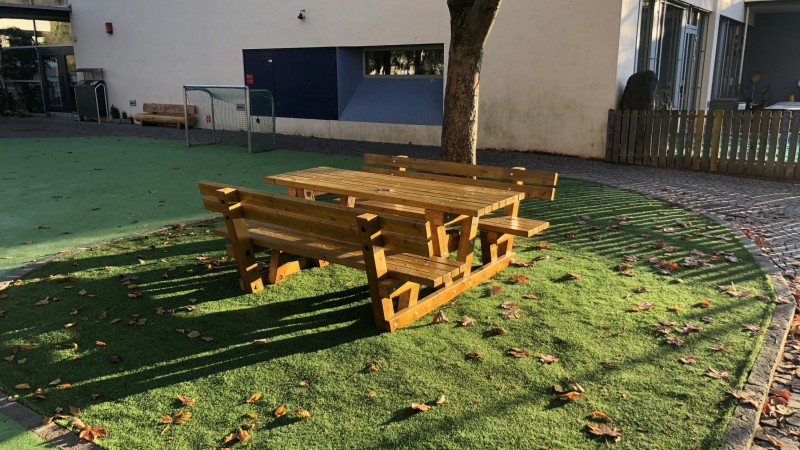 Fornitura e posa erba sintetica alla scuola materna di Caldaro (BZ)