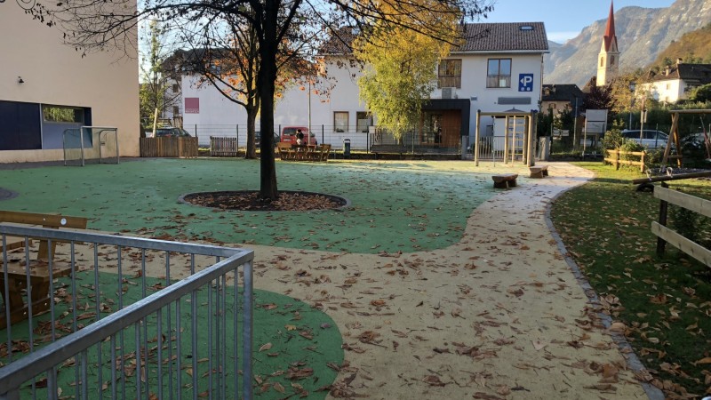 Pavimento anticaduta scuola materna a Caldaro (BZ)