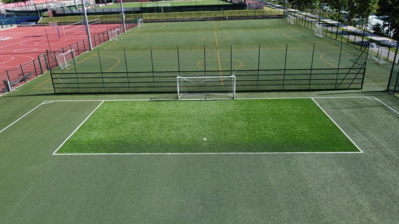 Rinnovo dell'area di rigore + manutenzione del campo da calcio Bolzano