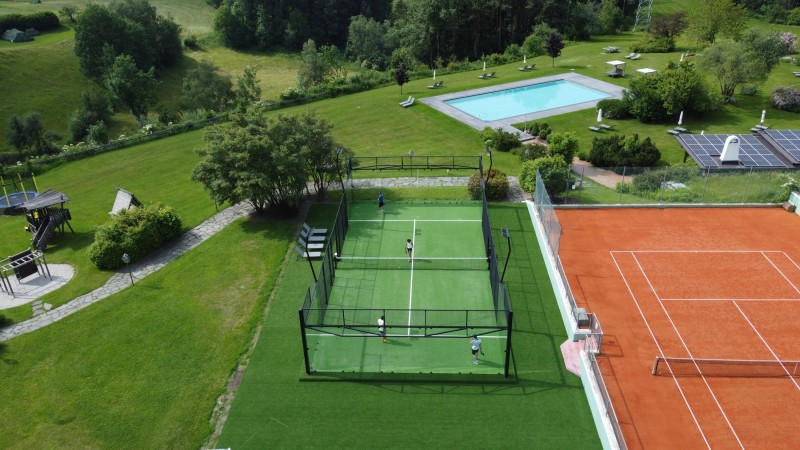 Fornitura campo padel + erba decorativa al Albergo Royal Hinterhuber ****