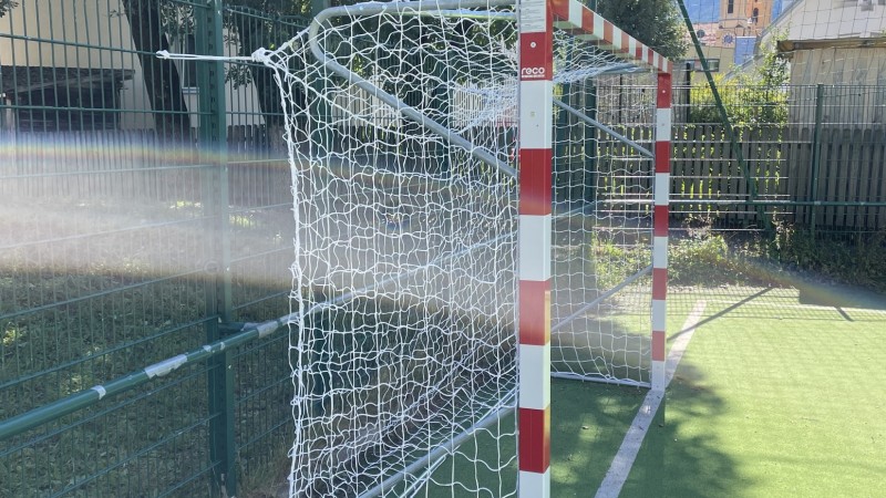 Porta da calcio 3x2 presso la scuola elementare di Brunico