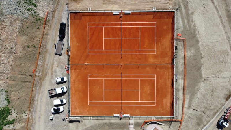 Tennisplätze mit Umzäunung in Sigmundskron