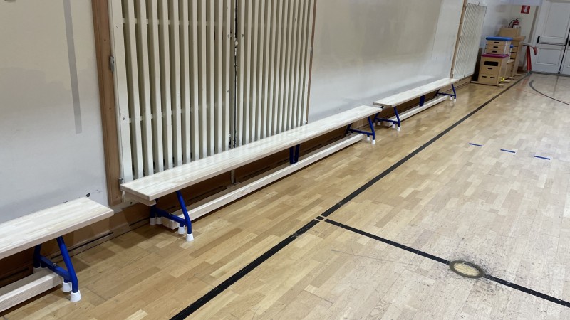 Fornitura + montaggio delle nuove spalliere svedesi e panche in una scuola a merano.