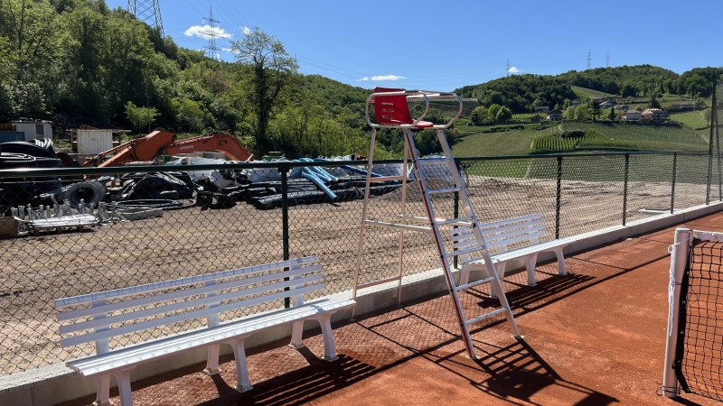 Tennisplätze mit Umzäunung in Sigmundskron