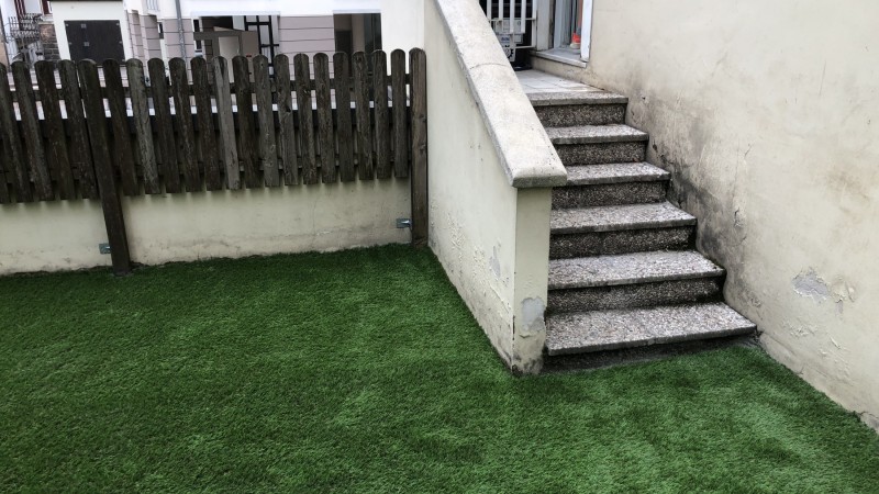 Fornitura e posa di erba decorativa a Bolzano.