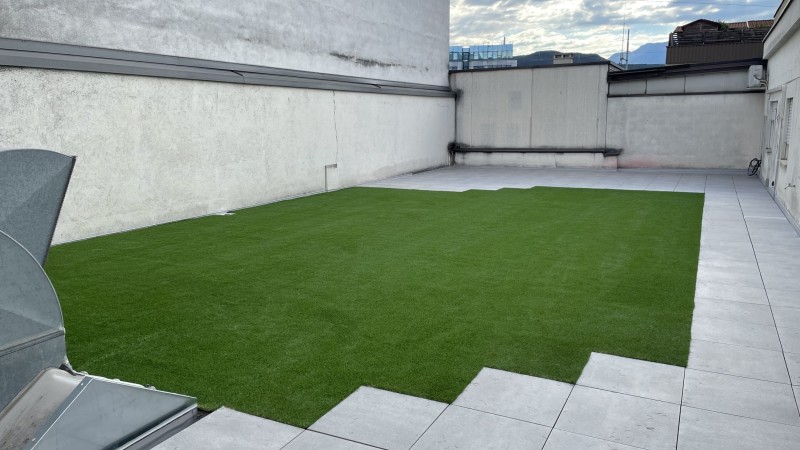 Erba decorativa per terrazza a Bolzano