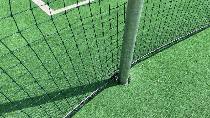 Spielfelder Abtrennung mit einem Ballfangnetz Sarnthein.