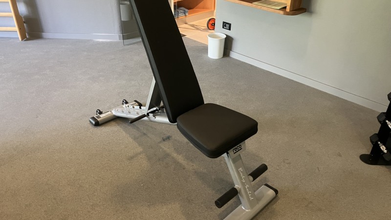 Panca inclinata + KIT Pesi comprensivo di rack Hotel Marinis Dorf Tirol