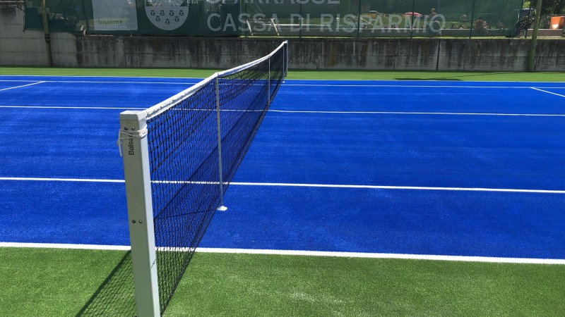 Fornitura e posa campo da tennis al TC Chiusa.