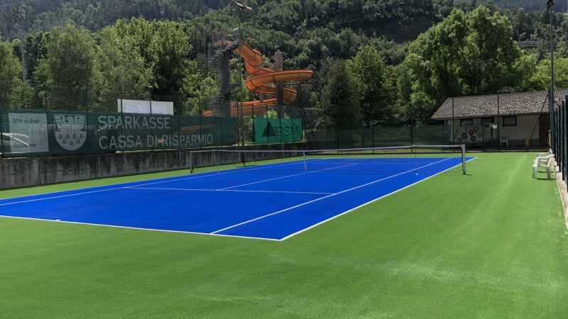 Fornitura e posa campo da tennis al TC Chiusa.