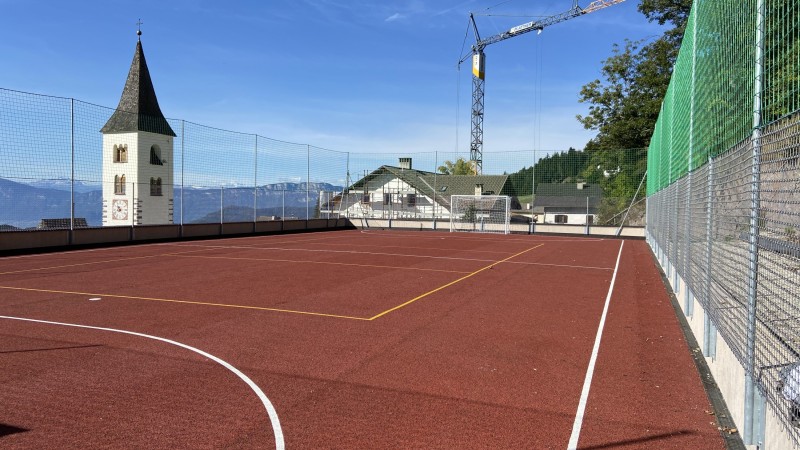 Campo scolastico da calcio realizzato in resina Auna di Sopra