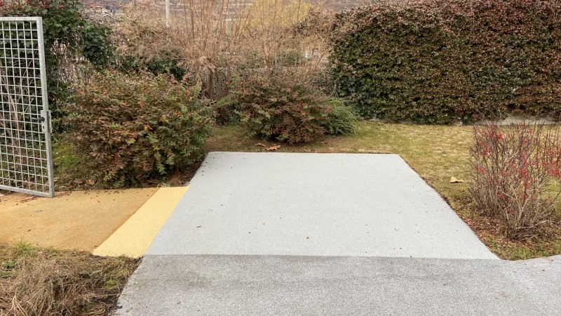 Pavimento antictrauma al lido di Caldaro