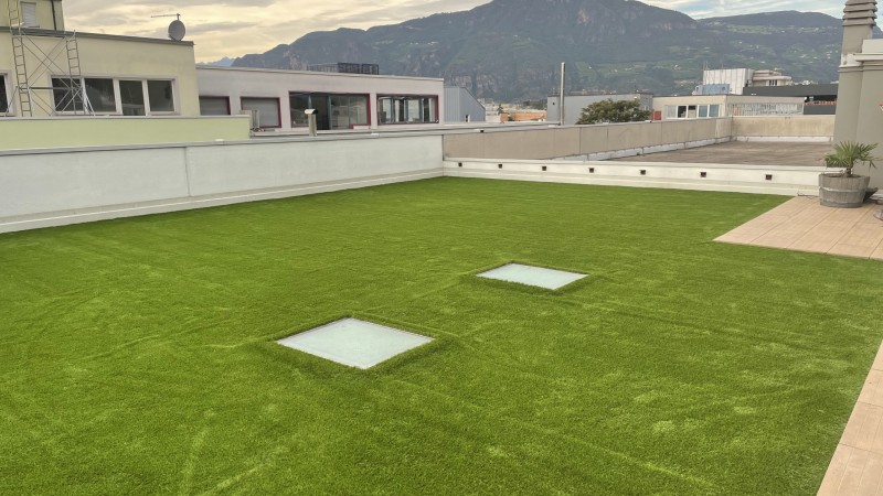 Erba decorativa per terrazza a Bolzano