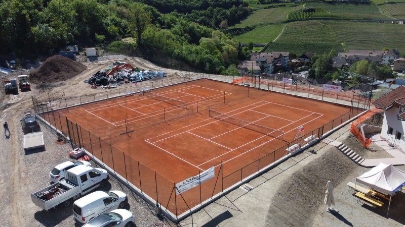 Tennisplätze mit Umzäunung in Sigmundskron