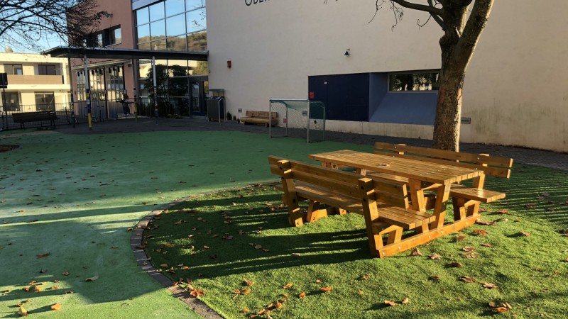 Fornitura e posa erba sintetica alla scuola materna di Caldaro (BZ)