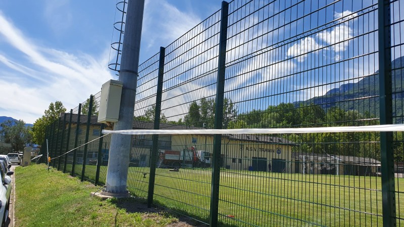 Recinzione al campo da calcio di Termeno (BZ)