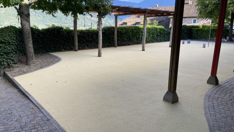 Pavimento anticaduta San Giuseppe al Lago